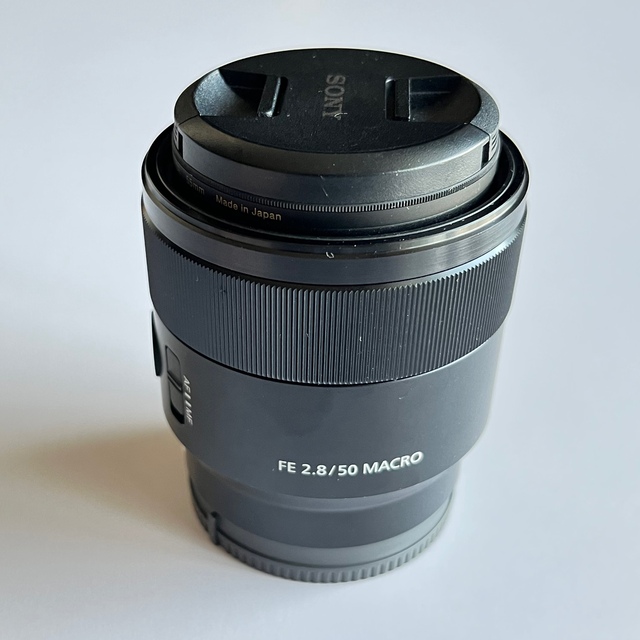 SONY(ソニー)の【中古美品】SONY SEL50M28 FE 50mm F2.8 Macro スマホ/家電/カメラのカメラ(レンズ(単焦点))の商品写真