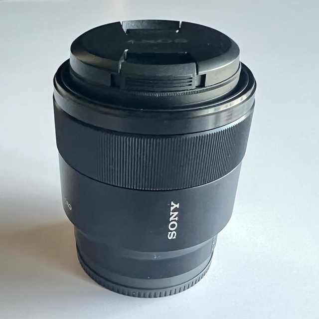 SONY(ソニー)の【中古美品】SONY SEL50M28 FE 50mm F2.8 Macro スマホ/家電/カメラのカメラ(レンズ(単焦点))の商品写真