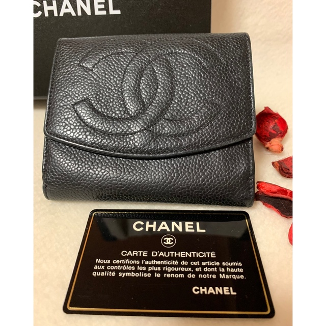 CHANEL(シャネル)の CHANEL シャネル　キャビアスキン　二つ折り財布 レディースのファッション小物(財布)の商品写真