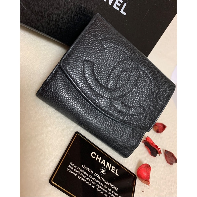 CHANEL(シャネル)の CHANEL シャネル　キャビアスキン　二つ折り財布 レディースのファッション小物(財布)の商品写真