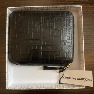 コムデギャルソン(COMME des GARCONS)のコムデギャルソン 財布 BLACK EMBOSSED LOGOTYPE(折り財布)