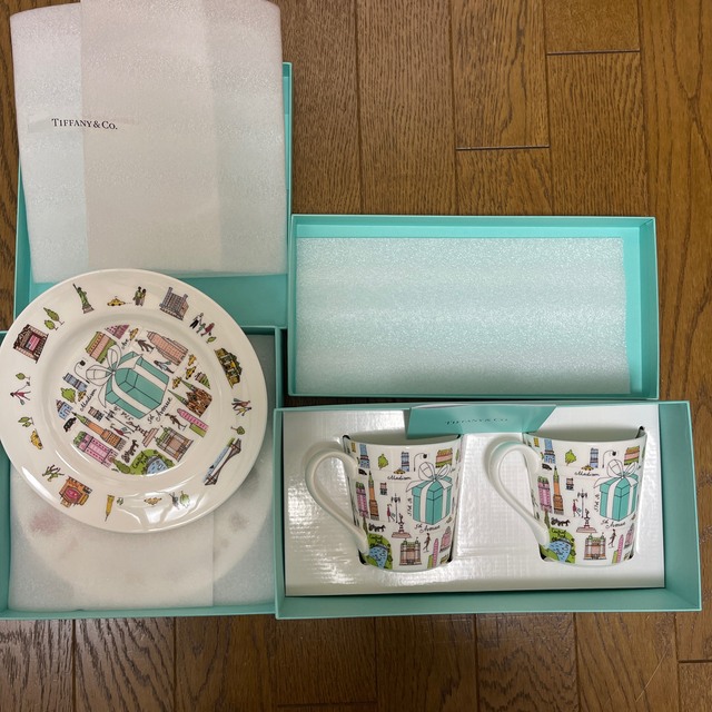 Tiffany & Co.(ティファニー)のティファニー　5th アベニュー　マグカップ、ソーサ　各2個セット キッズ/ベビー/マタニティの授乳/お食事用品(マグカップ)の商品写真