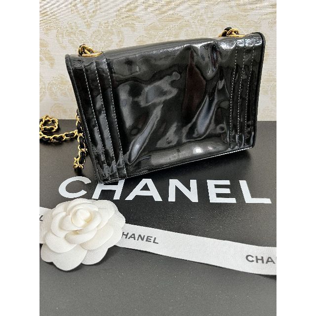 CHANEL(シャネル)の☆正規超極美品☆シャネル　チェーンショルダー　デカココ　パテントレザー　黒♪ レディースのバッグ(ショルダーバッグ)の商品写真