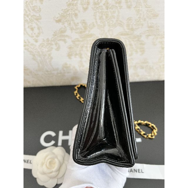 CHANEL(シャネル)の☆正規超極美品☆シャネル　チェーンショルダー　デカココ　パテントレザー　黒♪ レディースのバッグ(ショルダーバッグ)の商品写真