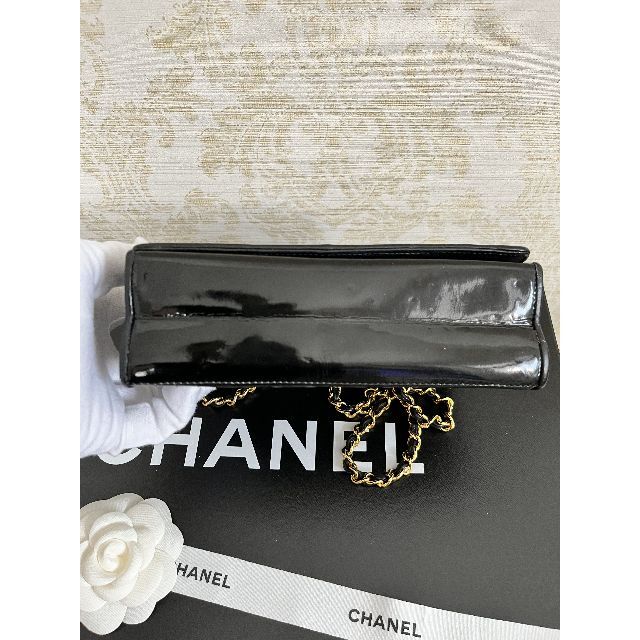 CHANEL(シャネル)の☆正規超極美品☆シャネル　チェーンショルダー　デカココ　パテントレザー　黒♪ レディースのバッグ(ショルダーバッグ)の商品写真