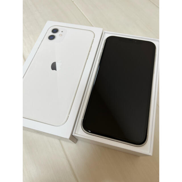Apple(アップル)のアップル iPhone11 128GB ホワイト  スマホ/家電/カメラのスマートフォン/携帯電話(スマートフォン本体)の商品写真