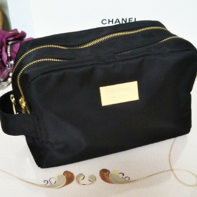 CHANEL(シャネル)の【CHANEL】未使用シャネル   ダブルファスナー ポーチ　ノベルティ レディースのファッション小物(ポーチ)の商品写真