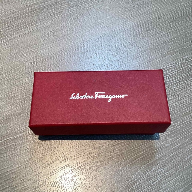 Salvatore Ferragamo(サルヴァトーレフェラガモ)のFerragamo バレッタ　ヴァラ　ブラックリボン／ゴールド金具 レディースのヘアアクセサリー(バレッタ/ヘアクリップ)の商品写真