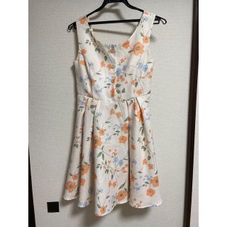 ダズリン(dazzlin)のワンピース　花柄ワンピース　ダズリン　dazzlin 美品(ひざ丈ワンピース)