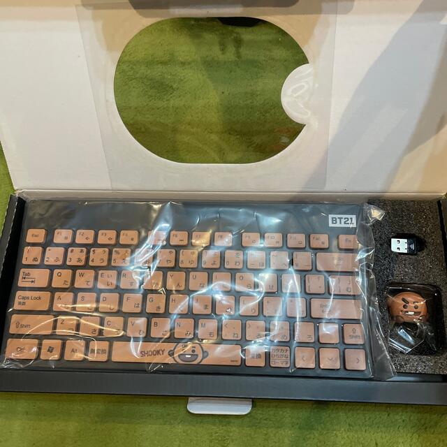 BT21(ビーティーイシビル)のBT21ワイヤレスキーボード#SHOOKY スマホ/家電/カメラのPC/タブレット(PC周辺機器)の商品写真