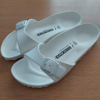 ビルケンシュトック(BIRKENSTOCK)の☆BIRKENSTOCK☆ビルケンシュトック☆EVAサンダル☆ホワイト☆(サンダル)