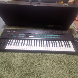 ヤマハ(ヤマハ)の名機！YAMAHA DX7 ！FM音源シンセサイザー！ロム3個付！値下げ相談可能(キーボード/シンセサイザー)