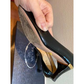 美品プラダパンプス