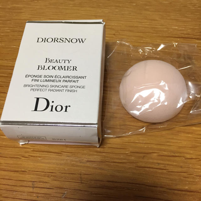 Dior(ディオール)のDior♡DIORSNOW パフ 新品未使用！ コスメ/美容のベースメイク/化粧品(ファンデーション)の商品写真