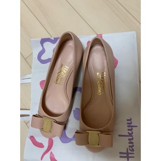 サルヴァトーレフェラガモ(Salvatore Ferragamo)のフェラガモ　ピンクベージュ(ハイヒール/パンプス)