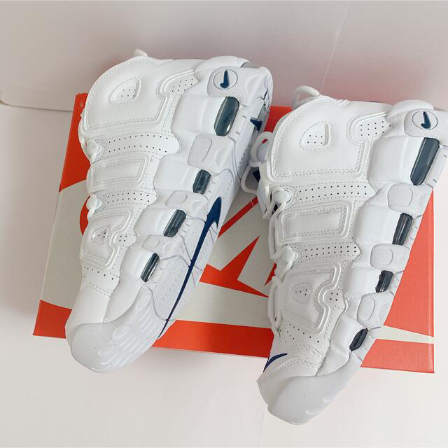 NIKE(ナイキ)の24cm ナイキ エアモアアップテンポ ホワイト ミッドナイトネイビー  レディースの靴/シューズ(スニーカー)の商品写真
