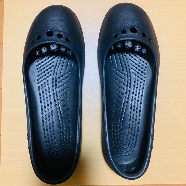 crocs(クロックス)の【美品】クロックス　ブラック　フラットシューズ　5 レディースの靴/シューズ(ハイヒール/パンプス)の商品写真