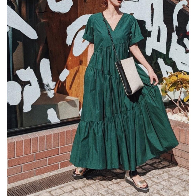 クーポン利用で1000円OFF ティアードタイプライターワンピース TIERED