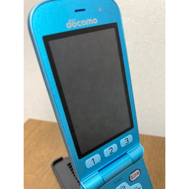 Panasonic(パナソニック)のdocomo F-01G らくらくホンベーシック4 防水　富士通　#2738 スマホ/家電/カメラのスマートフォン/携帯電話(携帯電話本体)の商品写真