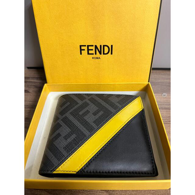 Fendi 二つ折り財布　本革　正規品メンズ