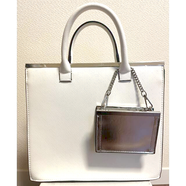 ZARA(ザラ)の美品★ZARA フェイクレザーハンドバッグ ホワイト×シルバー レディースのバッグ(ハンドバッグ)の商品写真