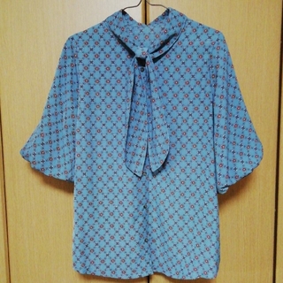 リボン風襟シャツ(シャツ/ブラウス(半袖/袖なし))
