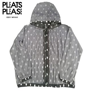 Pleats Pleaseプリーツプリーズ　フード付きパーカー