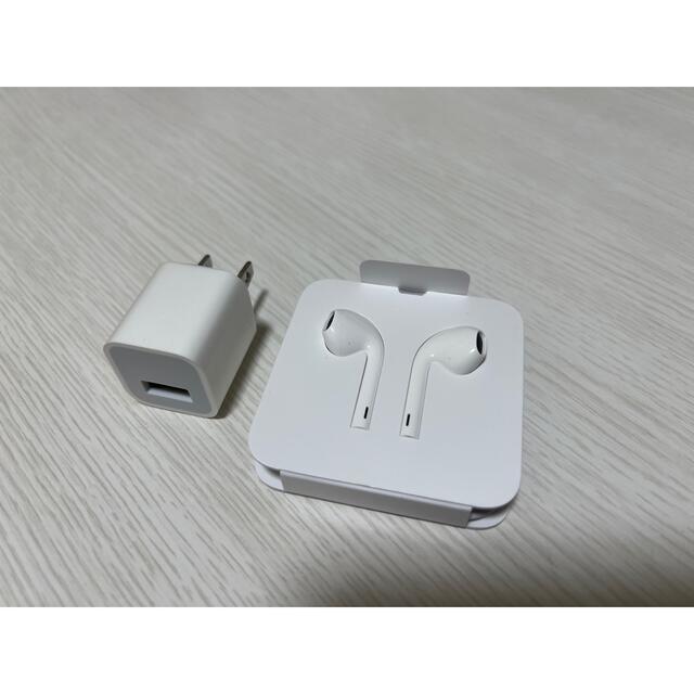 Apple(アップル)の【Apple】iPhone EarPods アダプタ　新品未使用 スマホ/家電/カメラのオーディオ機器(ヘッドフォン/イヤフォン)の商品写真