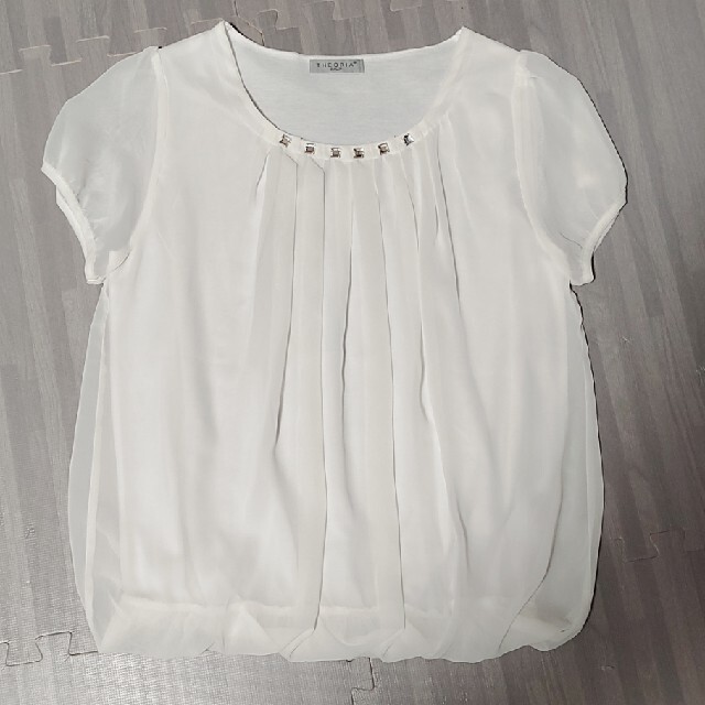しまむら(シマムラ)のラインストーン付き白シャツ レディースのトップス(Tシャツ(半袖/袖なし))の商品写真