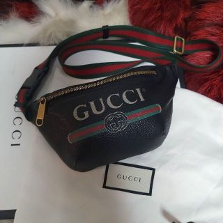 グッチ(Gucci)のGUCCI  ボディバッグ ロゴプリント スモール マルチカラー ブラック(ボディーバッグ)