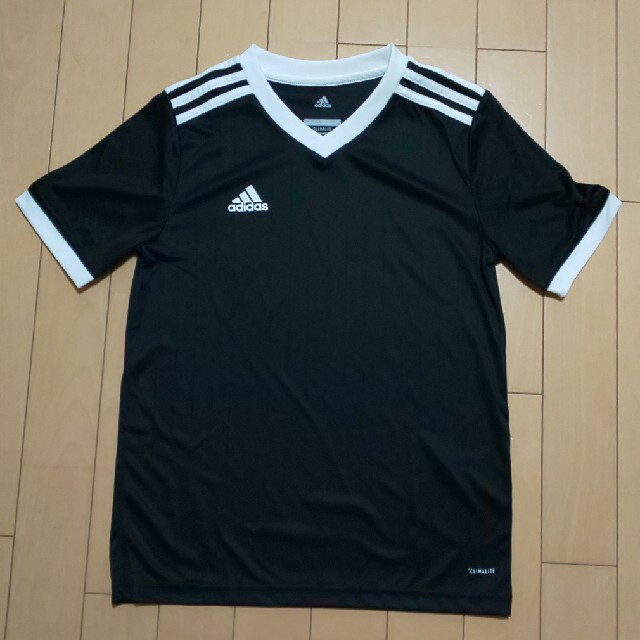 adidas(アディダス)のadidas Tシャツ 150 キッズ/ベビー/マタニティのキッズ服男の子用(90cm~)(Tシャツ/カットソー)の商品写真