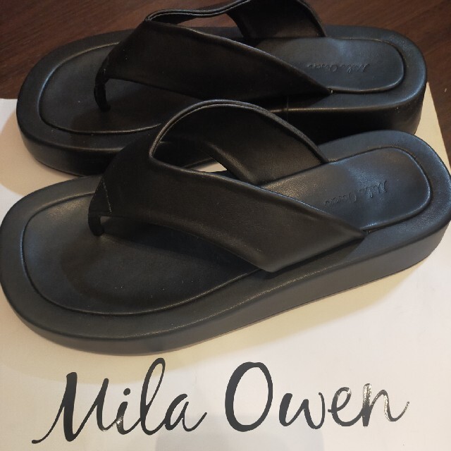Mila Owen(ミラオーウェン)のさとちさん専用　Mila Owen　ワイドトングサンダル レディースの靴/シューズ(サンダル)の商品写真
