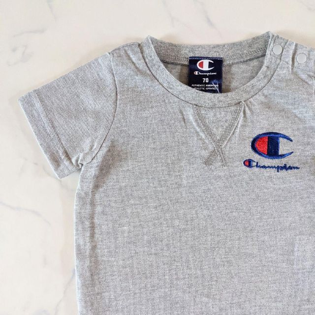 Champion(チャンピオン)の【新品】70cm チャンピオン Tシャツ カットソー インスタ リンクコーデ キッズ/ベビー/マタニティのベビー服(~85cm)(Ｔシャツ)の商品写真