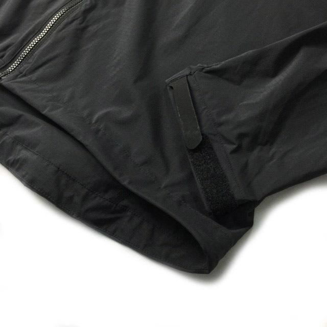 ARC'TERYX(アークテリクス)のアークテリクス Squamish ナイロンパーカー(M)黒 201112 メンズのジャケット/アウター(ナイロンジャケット)の商品写真