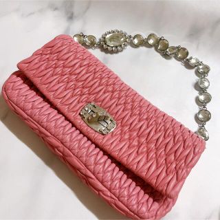 ミュウミュウ(miumiu)のmiumiu ポーチ ビジュー ショルダーバッグ ポーチ(ショルダーバッグ)