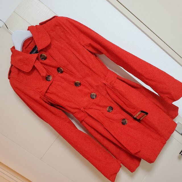 スプリングコート コート オレンジ 赤 トレンチコート レディースのジャケット/アウター(トレンチコート)の商品写真