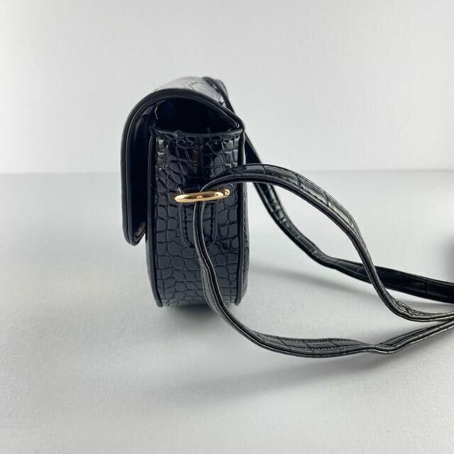 Bou Jeloud(ブージュルード)の新品 未使用☆　コンパクト ミニ ショルダーバッグ　黒　ブラック　ゴールド　金具 レディースのバッグ(ショルダーバッグ)の商品写真