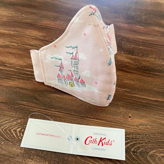 Cath Kidston(キャスキッドソン)のCath kidston 正規品　マスクカバー（キッズサイズ） キッズ/ベビー/マタニティのこども用ファッション小物(その他)の商品写真