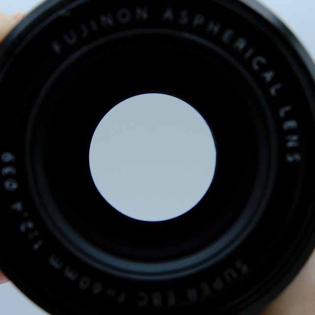 富士フイルム(フジフイルム)のFUJIFILM XF60mm F2.4 r macro スマホ/家電/カメラのカメラ(レンズ(単焦点))の商品写真