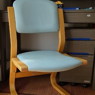 美品 送料無料 ベネッセ カリモク はぐくみ チェア 高さ調整 学習椅子 デスク