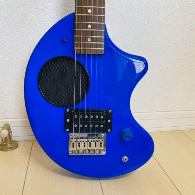 ずっと気になってた アンプ内蔵ミニギター 人気色ZO-3 メタリックブルー 専用ケース付 netto Gentei ギター