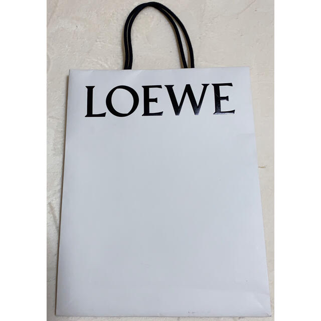 LOEWE(ロエベ)の【新値下げ‼️新品・送料込】ロエベ　スカーフ（日本未発売⭐️） レディースのファッション小物(ストール/パシュミナ)の商品写真