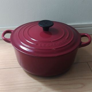 ルクルーゼ(LE CREUSET)のシグニチャー ココット・ロンド 20cm チェリーレッド(鍋/フライパン)