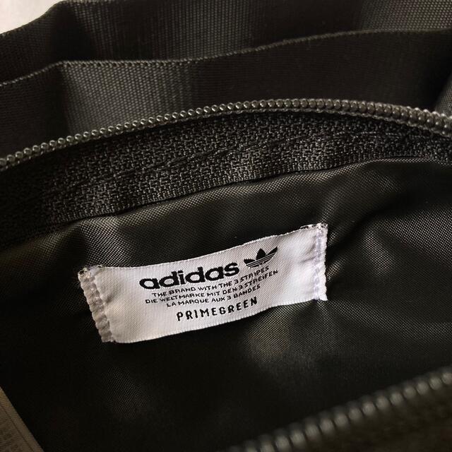 adidas(アディダス)のアディダス　トレフォイルボディバッグ レディースのバッグ(ボディバッグ/ウエストポーチ)の商品写真