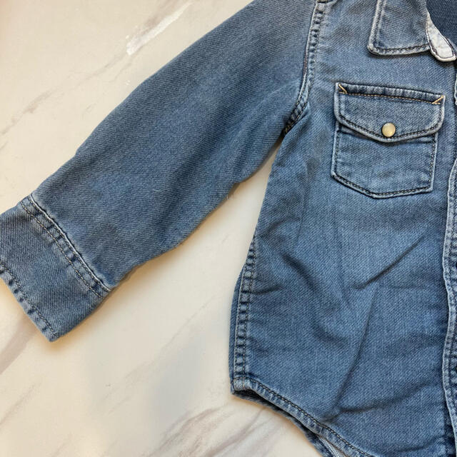 babyGAP(ベビーギャップ)のベビーギャップ　デニムシャツ　デニムジャケット　100cm キッズ/ベビー/マタニティのキッズ服男の子用(90cm~)(ジャケット/上着)の商品写真