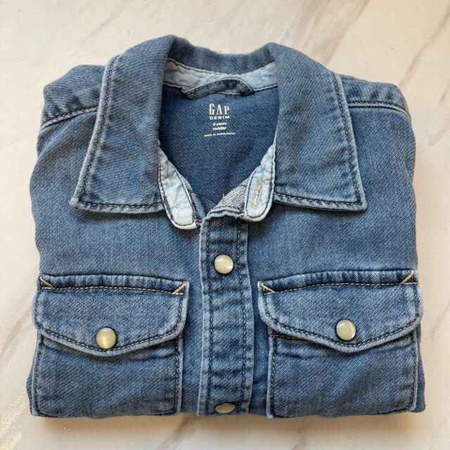 babyGAP(ベビーギャップ)のベビーギャップ　デニムシャツ　デニムジャケット　100cm キッズ/ベビー/マタニティのキッズ服男の子用(90cm~)(ジャケット/上着)の商品写真