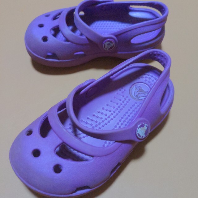 crocs(クロックス)のベビー用　クロックス キッズ/ベビー/マタニティのベビー靴/シューズ(~14cm)(サンダル)の商品写真