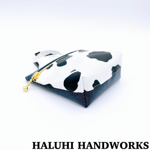 再販5 牛柄×ヴィンテージデニム　☻ぷっくりミニミニポーチ☻ ハンドメイドのファッション小物(ポーチ)の商品写真