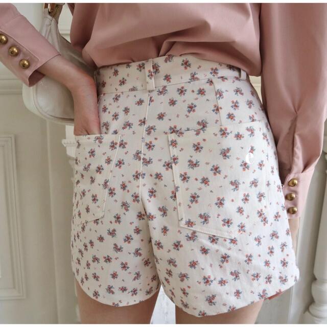 épine(エピヌ)のepine ♡ é embroidey flower short pants レディースのパンツ(ショートパンツ)の商品写真