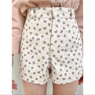 エピヌ(épine)のepine ♡ é embroidey flower short pants(ショートパンツ)